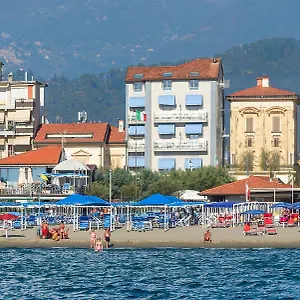 https://hotel-lungomare-lido-di-camaiore.it-tuscanyhotel.com